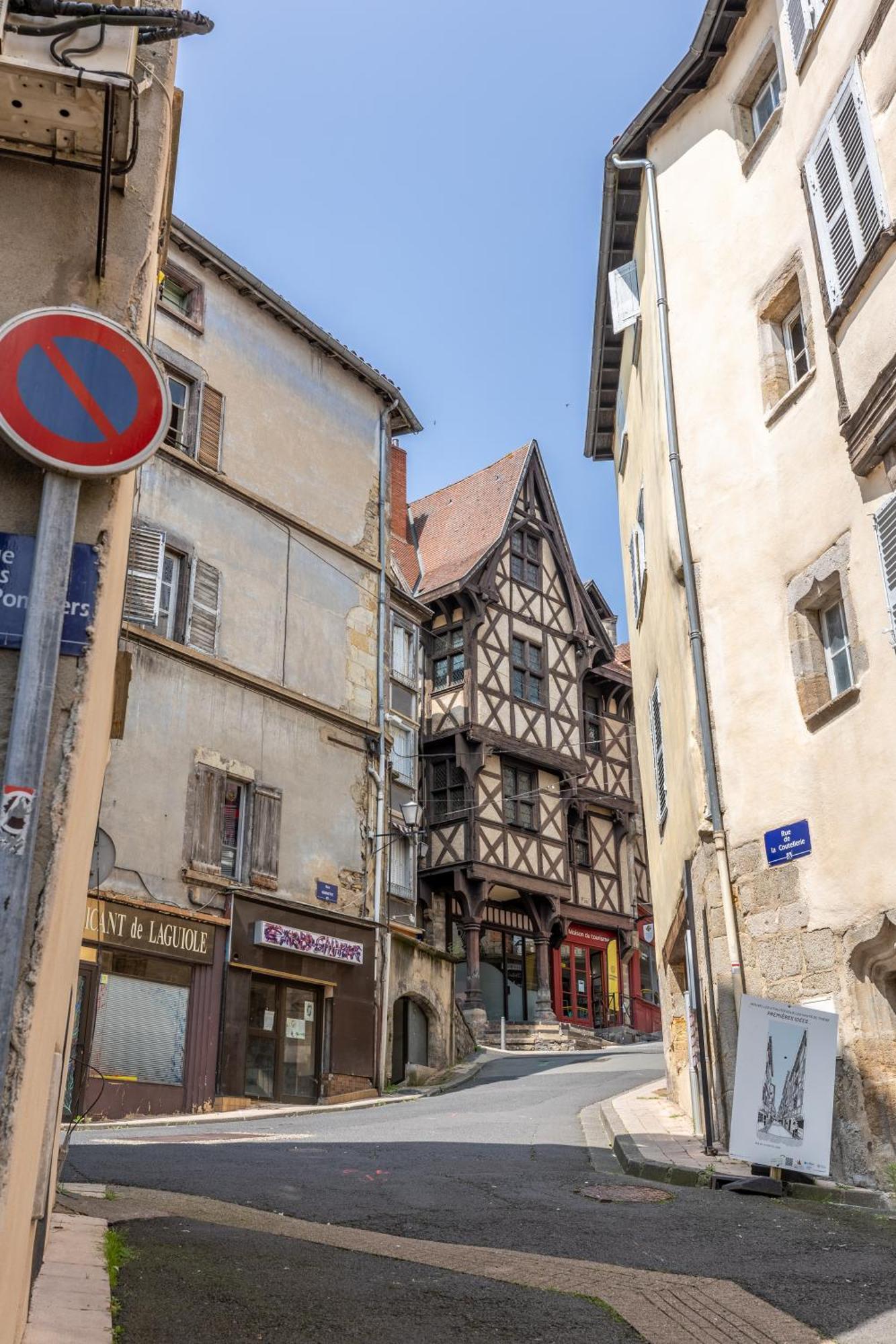 Le Grand Pirou # Lumineux # Halte Auvergne Thiers Exterior photo